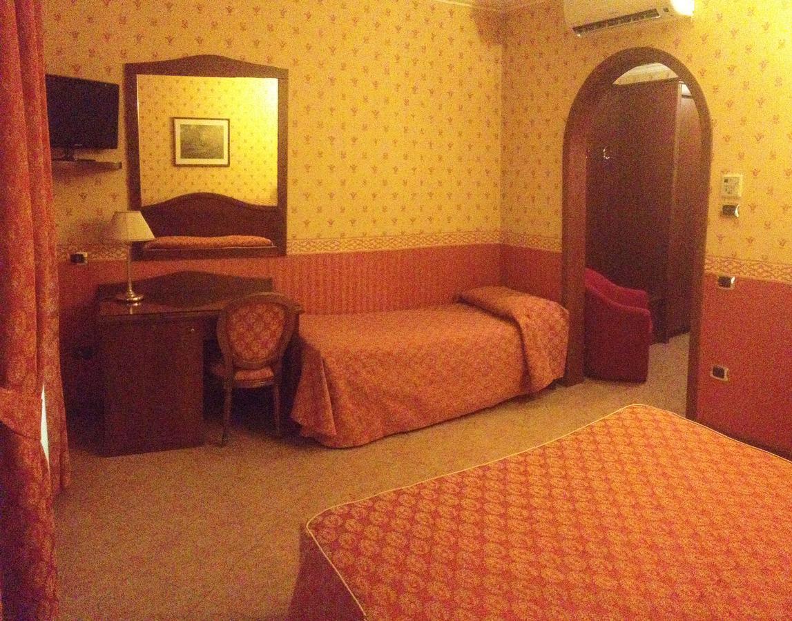 Al Boschetto Hotel Castel Volturno Exterior foto